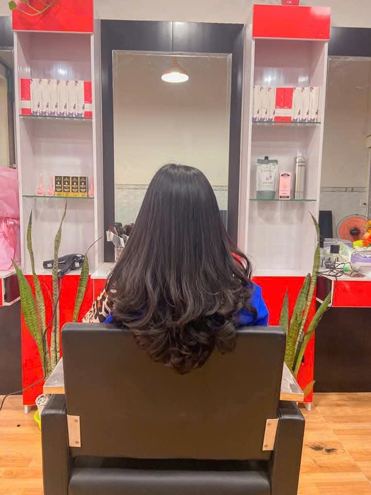 Tóc uốn tại Nhi Trần